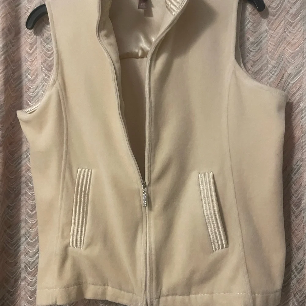 White Stag Cream Sleeveless Zip-Front Vest Size S 4-6 - Picture 5 of 10